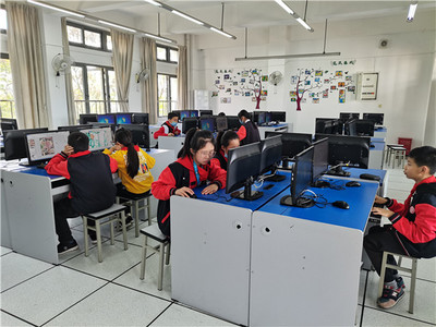 成都市文翁實(shí)驗(yàn)小學(xué) 當(dāng)技術(shù)成為畫(huà)筆，思想在平面設(shè)計(jì)中綻放