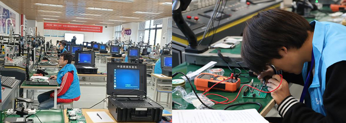 2023年&ldquo;湖北工匠杯&rdquo;技能大賽 當(dāng)新能源汽車(chē)及智能物聯(lián)技術(shù)遇見(jiàn)成都平面設(shè)計(jì)